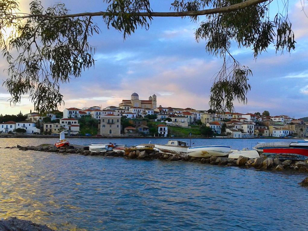 To Spitaki Apartments Galaxidi ภายนอก รูปภาพ